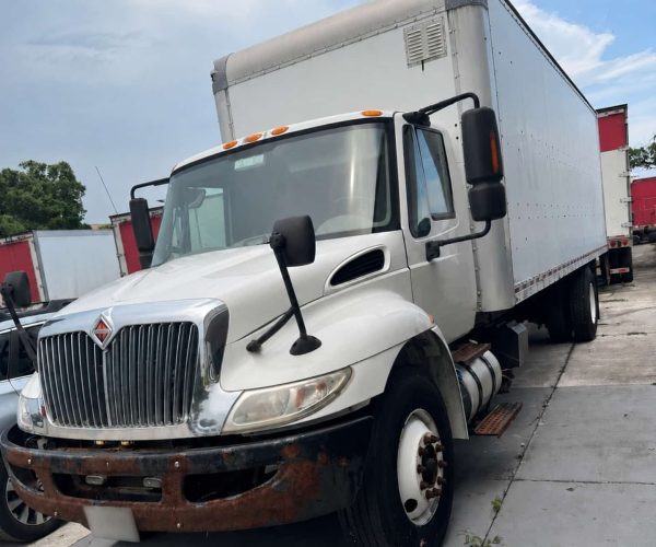 2018 INTERNATIONAL 26 FT BOX TRUCK EXTENDED CAB SLEEPER 001
