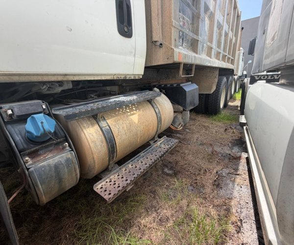 2018 INTERNATIONAL HV DUMP TRUCK TANDEM AXLE 010