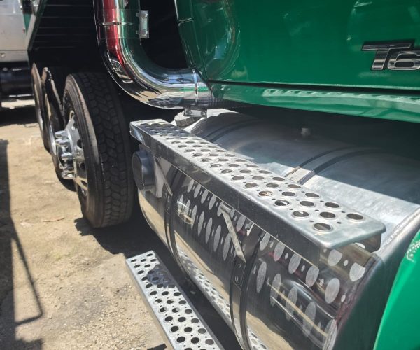 2018 KENWORTH T680 DUMP TRUCK TRI-AXLE 012