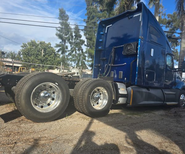 2018 KENWORTH T680 WITH SLEEPER 002