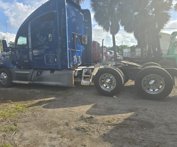 2018 KENWORTH T680 WITH SLEEPER 003