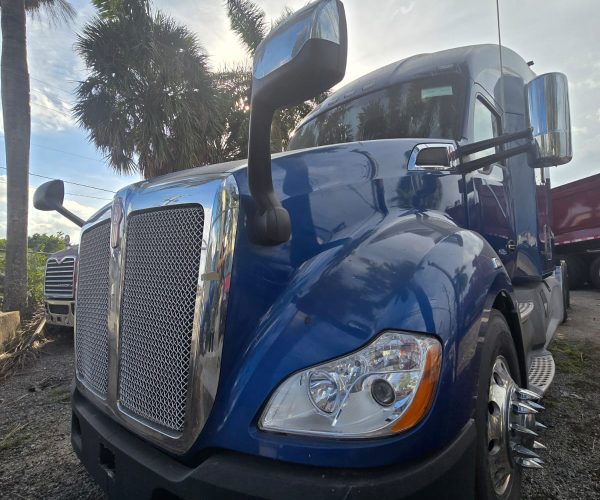 2018 KENWORTH T680 WITH SLEEPER 006