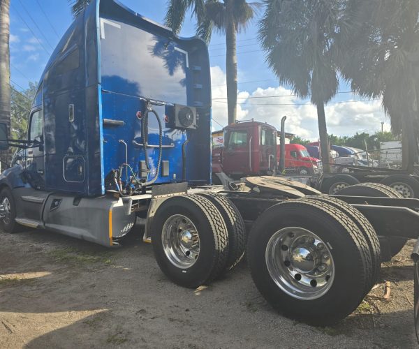 2018 KENWORTH T680 WITH SLEEPER 007