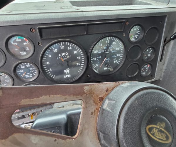 2018 MACK CH DAY CAB TANDEM WITH PTO PUMP 010