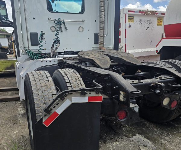 2018 PETERBILT DAY CAB TRUCK SINGLE AXLE 004