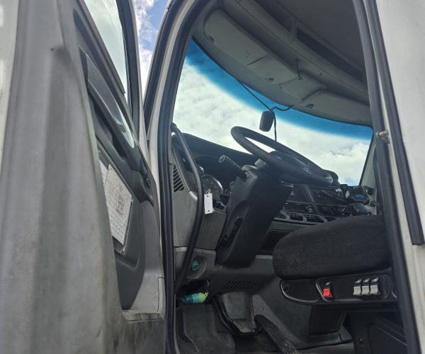 2018 PETERBILT DAY CAB TRUCK SINGLE AXLE 007