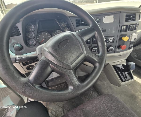 2018 PETERBILT DAY CAB TRUCK SINGLE AXLE 007