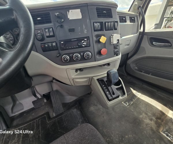 2018 PETERBILT DAY CAB TRUCK SINGLE AXLE 008