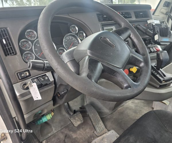 2018 PETERBILT DAY CAB TRUCK SINGLE AXLE 009