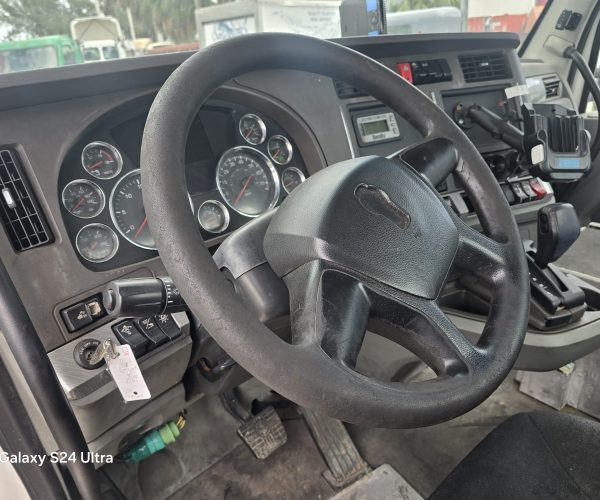 2018 PETERBILT DAY CAB TRUCK SINGLE AXLE 011