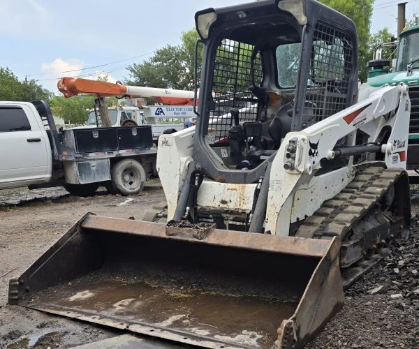 2018 T550 SKID STEER BOBCAT W HIGH FLOW BRAND NEW STEER RUBBER 002