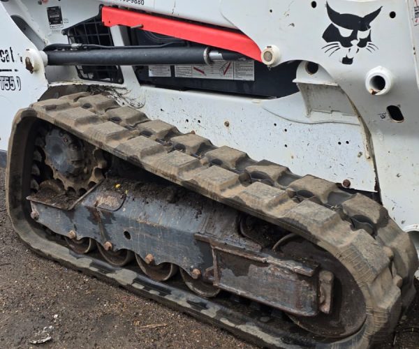 2018 T550 SKID STEER BOBCAT W HIGH FLOW BRAND NEW STEER RUBBER 005