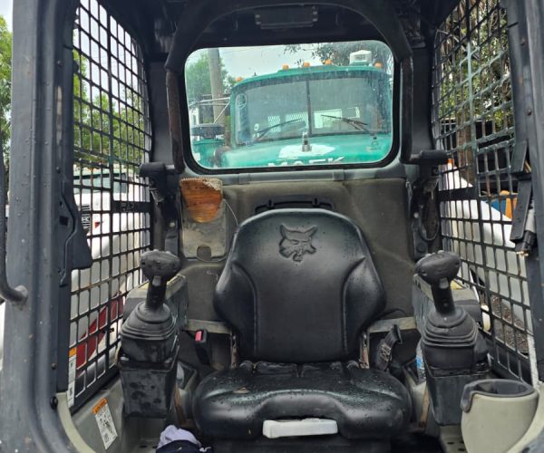 2018 T550 SKID STEER BOBCAT W HIGH FLOW BRAND NEW STEER RUBBER 009