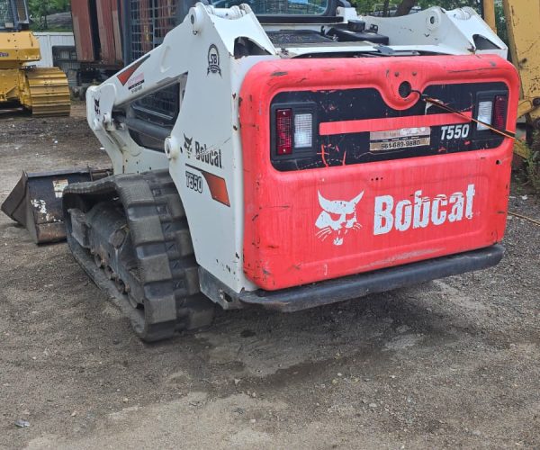2018 T550 SKID STEER BOBCAT WITH HIGH FLOW & BRAND NEW STEER 002
