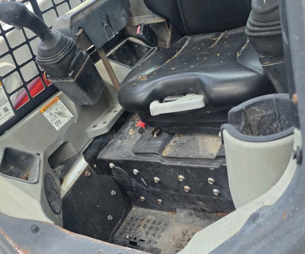 2018 T550 SKID STEER BOBCAT WITH HIGH FLOW & BRAND NEW STEER 011