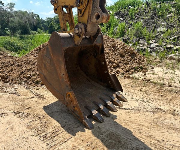 2019 CATERPILLAR 320 EXCAVATOR CAB AC BUCKET WTHUMB 009