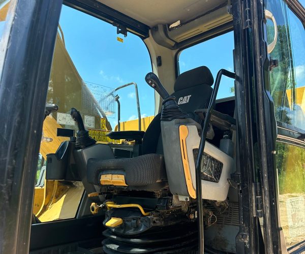2019 CATERPILLAR 320 EXCAVATOR CAB AC BUCKET WTHUMB 010