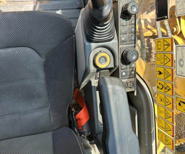 2019 CATERPILLAR 320 EXCAVATOR CAB AC BUCKET WTHUMB 013