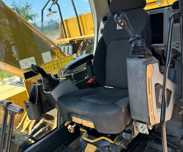 2019 CATERPILLAR 320 EXCAVATOR CAB AC BUCKET WTHUMB 014