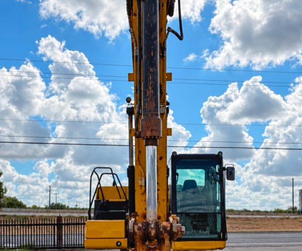2019 CATERPILLAR 320 EXCAVATOR WITH ENCLOSED CAB & AC 007