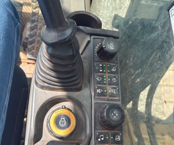 2019 CATERPILLAR 320 EXCAVATOR WITH ENCLOSED CAB & AC 013