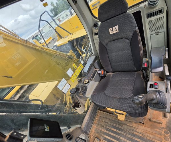 2019 CATERPILLAR 320 EXCAVATOR WITH ENCLOSED CAB & AC 015