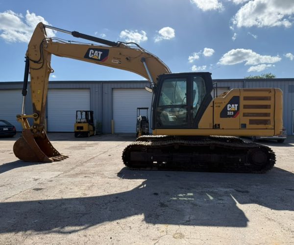 2019 CATERPILLAR 323 EXCAVATOR WITH ENCLOSED CAB & AC 001