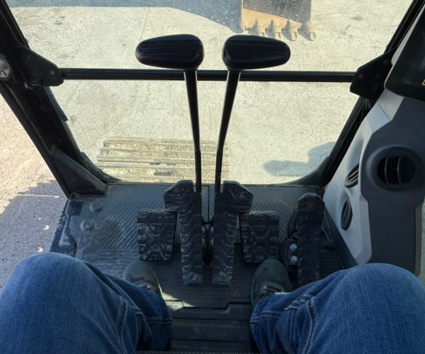 2019 CATERPILLAR 323 EXCAVATOR WITH ENCLOSED CAB & AC 007