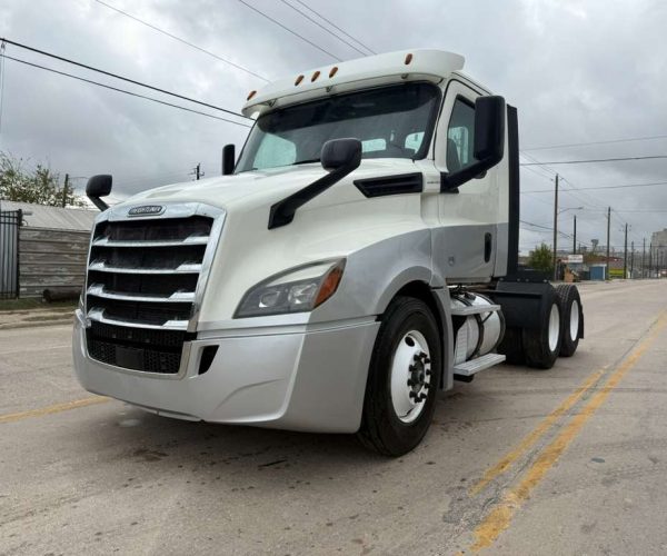 2019 FREIGHTLINER CASCADIA 126 001
