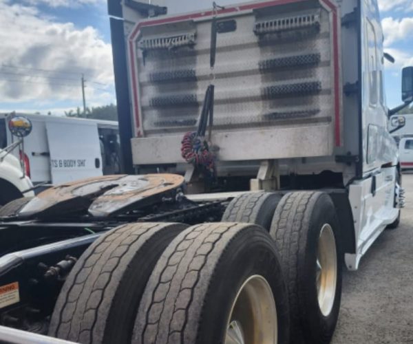 2019 FREIGHTLINER CASCADIA 126 005