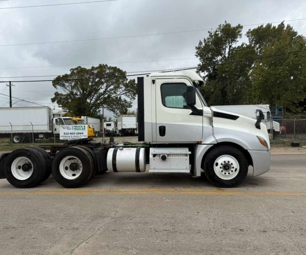 2019 FREIGHTLINER CASCADIA 126 005