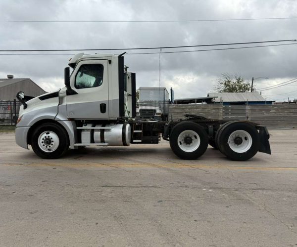 2019 FREIGHTLINER CASCADIA 126 007