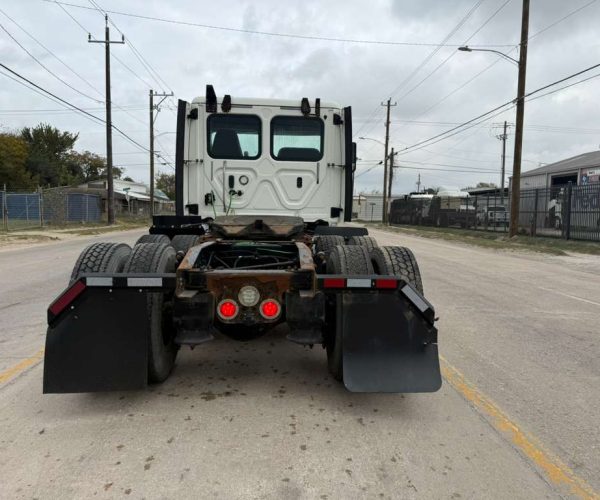 2019 FREIGHTLINER CASCADIA 126 008