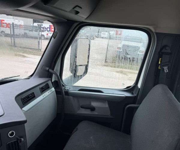 2019 FREIGHTLINER CASCADIA 126 010