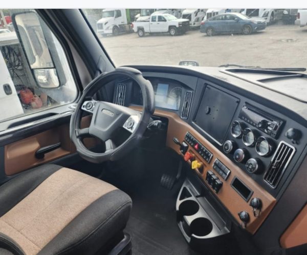 2019 FREIGHTLINER CASCADIA 126 012