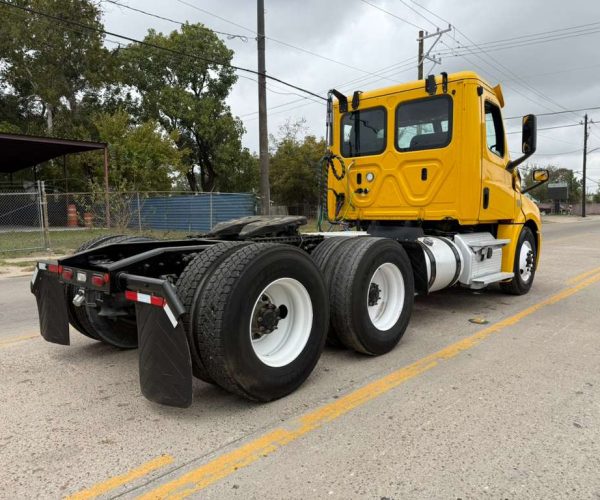 2019 FREIGHTLINER CASCADIA 126 DAY CAB TANDEM 003