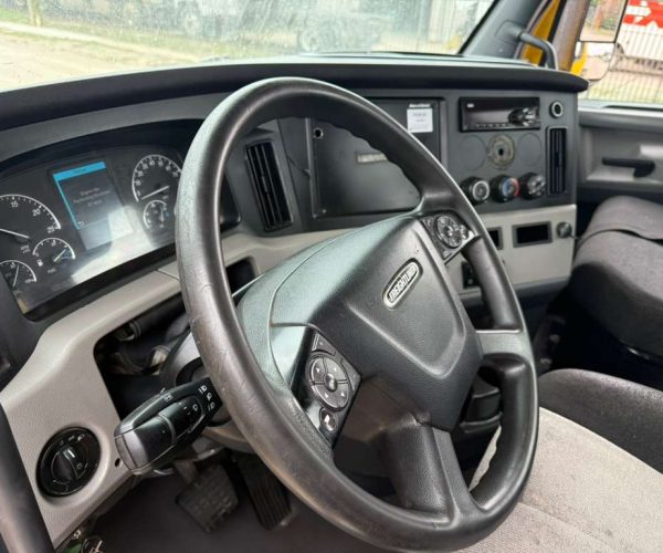 2019 FREIGHTLINER CASCADIA 126 DAY CAB TANDEM 006