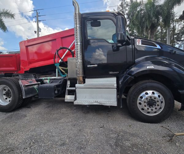 2019 KENWORTH T680 DAY CAB TANDEM BRAND NEW TIRES 002