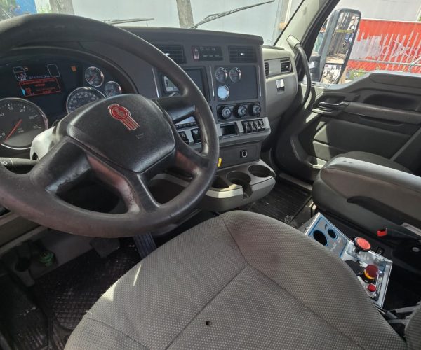 2019 KENWORTH T680 DAY CAB TANDEM BRAND NEW TIRES 004