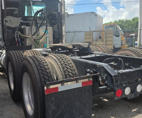 2019 KENWORTH T680 DAY CAB TANDEM BRAND NEW TIRES 009