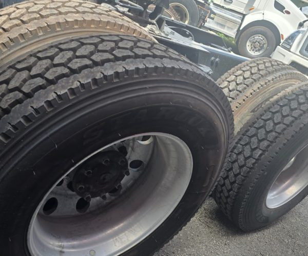 2019 KENWORTH T680 DAY CAB TANDEM BRAND NEW TIRES 011