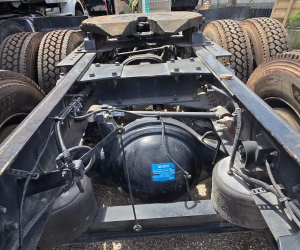 2019 KENWORTH T680 DAY CAB TANDEM BRAND NEW TIRES 013