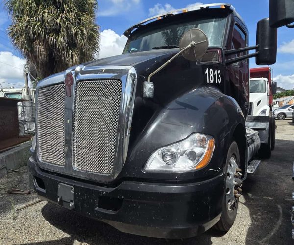 2019 KENWORTH T680 DAY CAB TANDEM BRAND NEW TIRES 014