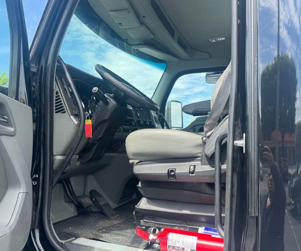 2019 KENWORTH T680 DAY CAB TANDEM W PTO PUMP 016
