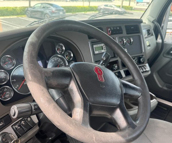 2019 KENWORTH T680 DAY CAB TANDEM W PTO PUMP 018