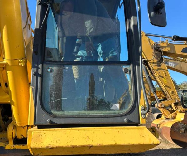 2019 KOMATSU PC490LC-11 EXCAVATOR ENCLOSED CAB AC 004