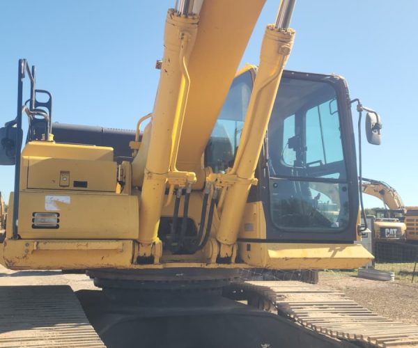 2019 KOMATSU PC490LC-11 EXCAVATOR ENCLOSED CAB AC 009
