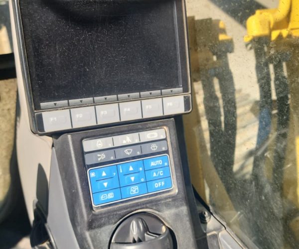 2019 KOMATSU PC490LC-11 EXCAVATOR ENCLOSED CAB AC 017