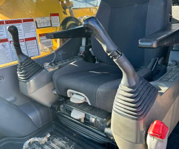 2019 KOMATSU PC490LC-11 EXCAVATOR ENCLOSED CAB AC 019