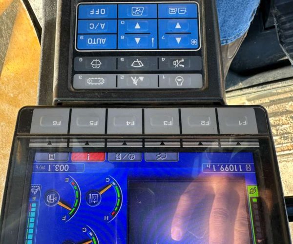 2019 KOMATSU PC490LC-11 EXCAVATOR ENCLOSED CAB AC 025